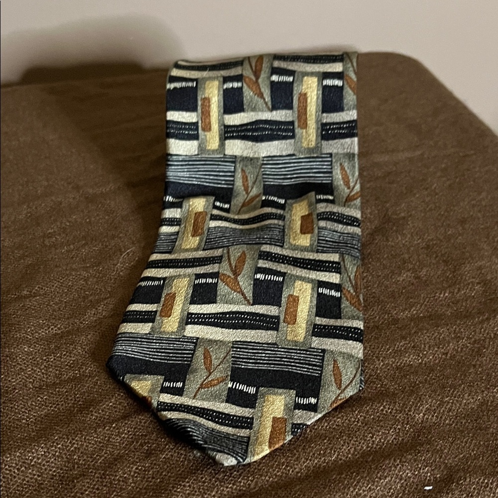 😄Abstract silk tie lots of colours blues brown leaves